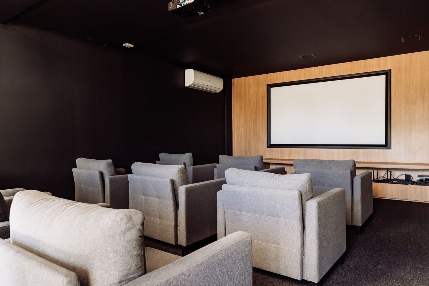 Al Mare Beach Front — Home cinema