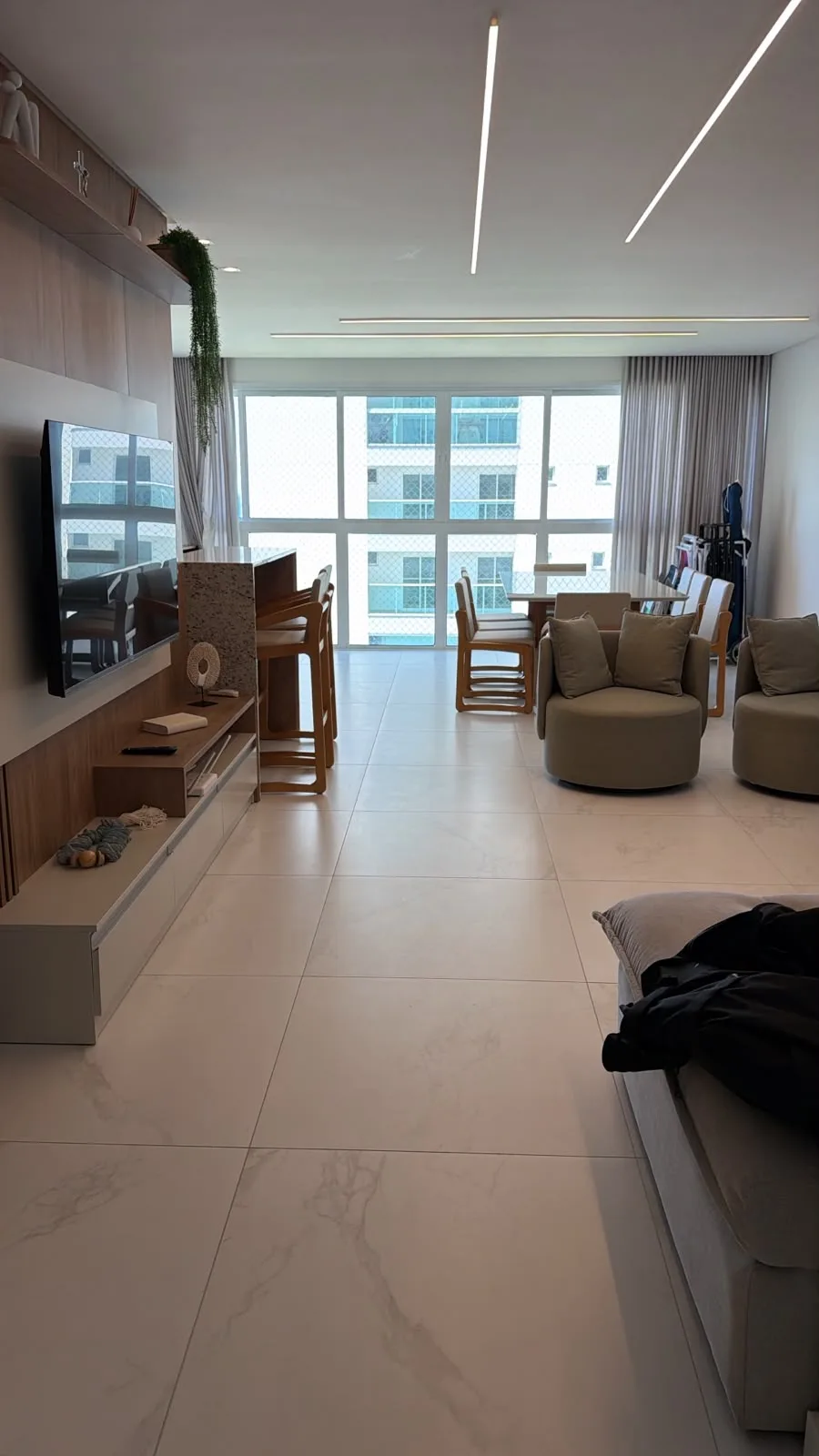 Al Mare Beach Front — Living com vista para o mar